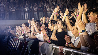 Ausverkaufte tectake Arena am Dienstag 15.04.25 der KULT Tour 2025 - Roy Bianco & die Abbrunzati Boys in Würzburg.