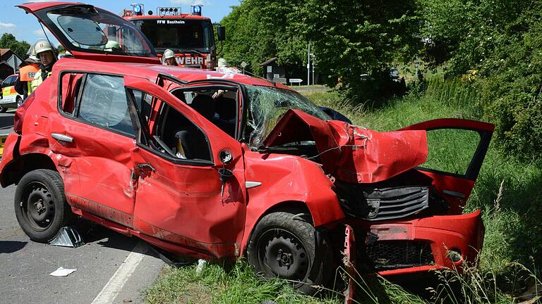 Bei einem Unfall am Sonntagnachmittag bei Wechterswinkel&nbsp; wurden eine Frau schwer, ihr Kind leicht verletzt.