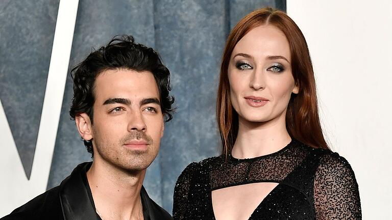 Joe Jonas (l) und Sophie Turner       -  Es gibt einige Dinge, die der Britin Sophie Turner (r) in den USA nicht gefallen haben. (Archivbild)