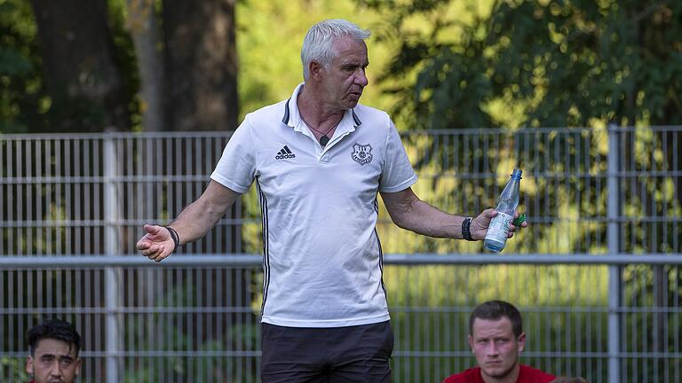 Verlässt den TSV im Sommer: Trainer Michael Hochrein (hier auf einem Archivbild).