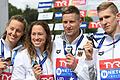 EURO-2018-SWIM       -  Fast wäre es Gold geworden: Leonie Beck (Würzburg), Sarah Köhler, Florian Wellbeck and Sören Meißner (Würzburg, v. l.) mit ihren Silbermedaillen nach der Mixed-Staffel im Freiwasserschwimmen.