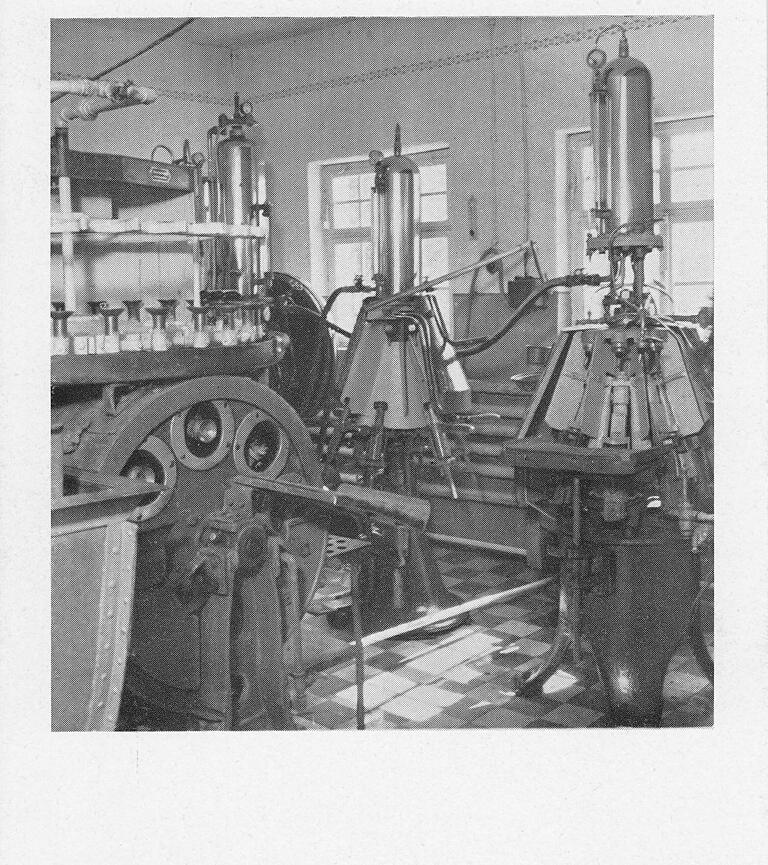 Gemeindearchiv: Abfüllraum des Burkardts-Brunnen um 1950