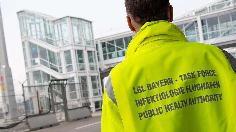 Die „Task Force Infektiologie“ gibt es seit 2021 am Flughafen Memmingen.  Foto:       -  Die „Task Force Infektiologie“ gibt es seit 2021 am Flughafen Memmingen.