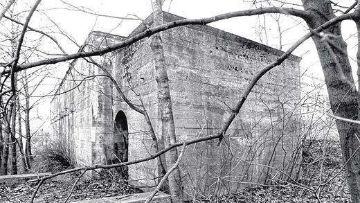 Luftschutz-Befehlsstelle: Historiker hätten den oberirdischen Bunker des gefürchteten Gauleiters Otto Hellmuth am &bdquo;Letzten Hieb&ldquo; gerne als Denkmal erhalten.