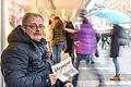 Ob Regen, Schnee, oder Sturm: Jeden Tag macht sich Heinz vom Heuchelhof auf den Weg in die Innenstadt, um die Obdachlosenzeitung zu verkaufen.&nbsp;