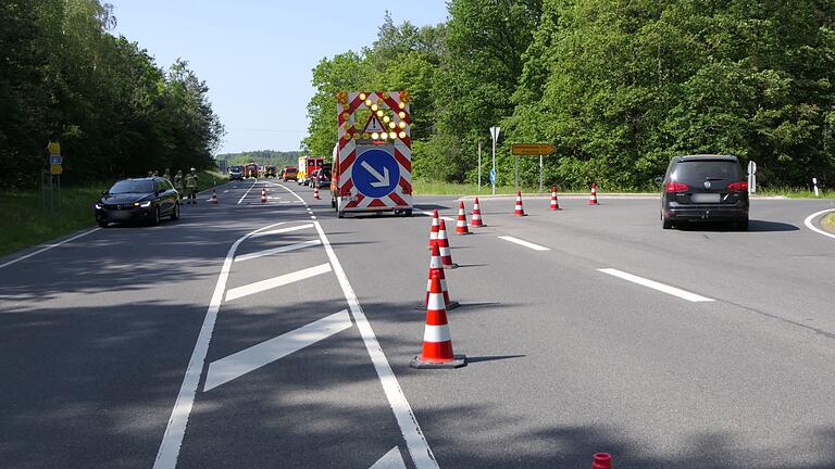 Nützliche Dienste leistete der Warnleitanhänger der Feuerwehr Hofheim, den der Feuerwehrverein erst vor kurzem aus Eigenmitteln beschafft hat. Nützliche Dienste leistete der Warnleitanhänger der Feuerwehr Hofheim, den der Feuerwehrverein erst vor kurzem aus Eigenmitteln beschafft hat.