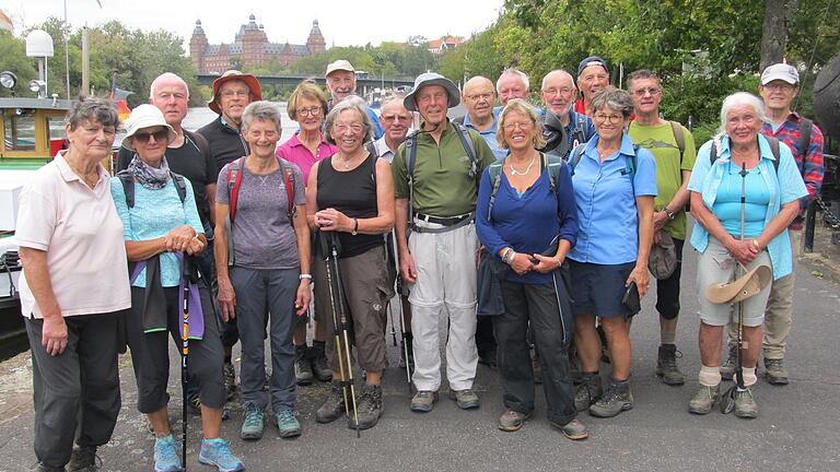 Die Teilnehmenden der Wanderung.