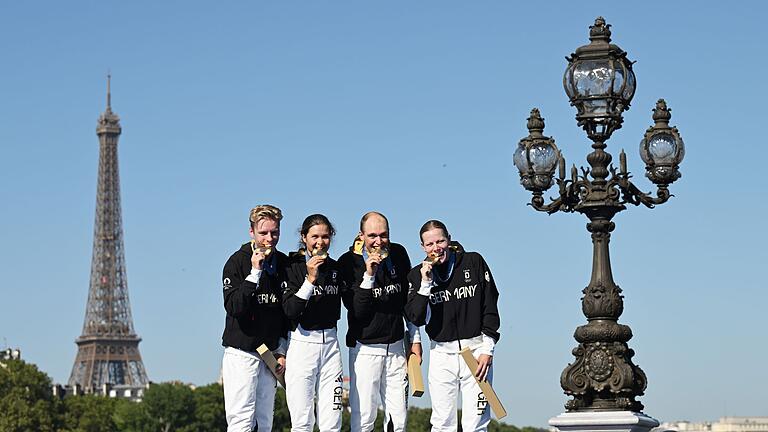 Paris 2024 - Triathlon       -  Happy End in einem wilden Spektakel: Deutsche Triathleten jubeln über Gold.