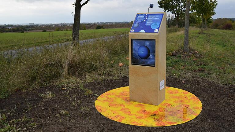Aufwändig und informativ gestaltet sind die neun Stationen des neuen Planetenwegs zwischen Gochsheim und Sennfeld, hier am Planeten Neptun. Aufwändig und informativ gestaltet sind die neun Stationen des neuen Planetenwegs zwischen Gochsheim und Sennfeld, hier am Planeten Neptun.