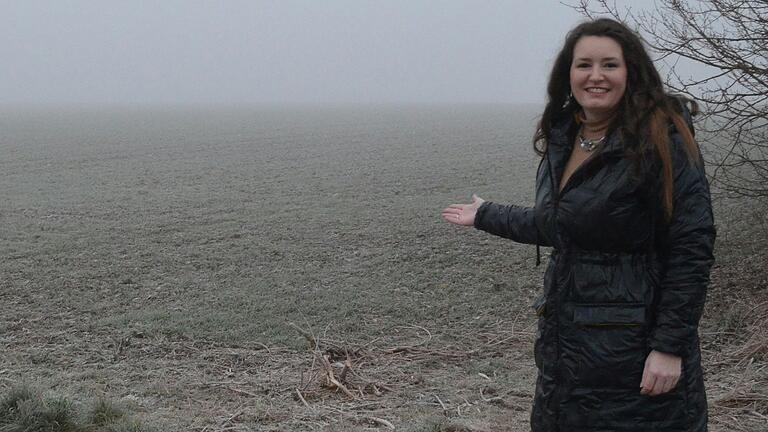 Hier entsteht das Neubaugebiet 'Mönchstockheimer-Weg IV'. Bürgermeisterin Nicole Weissenseel-Brendler sieht dies als ein großes Projekt im Ort Dingolshausen. Hier entsteht das Neubaugebiet 'Mönchstockheimer-Weg IV'. Bürgermeisterin Nicole Weissenseel-Brendler sieht dies als ein großes Projekt im Ort Dingolshausen.