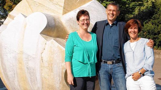 Zum neuen Schuljahr ist das Führungsteam der Dr. Auguste-Kirchner-Realschule in Haßfurt wieder komplett: Der neue Schulleiter ist Dr. Hartmut Hopperdietzel, Konrektorin ist Christine Gehringer (links), 2. Konrektorin Christine Rottmann, die aus der Elternzeit zurück ist.