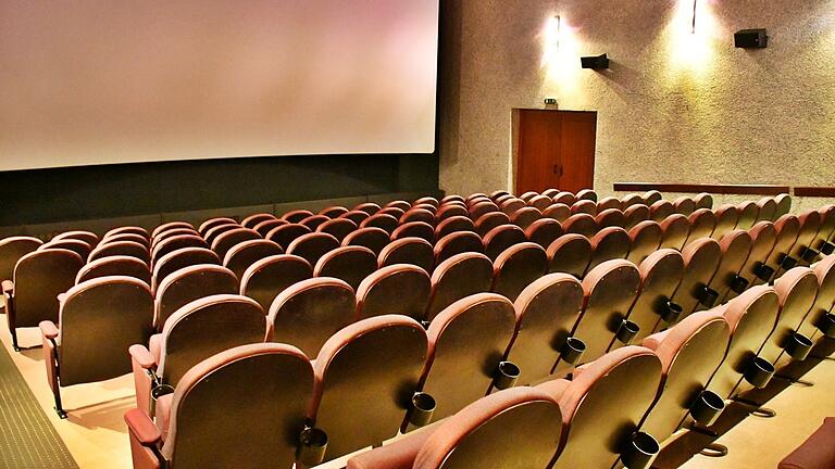 Ein Gang ins Kino, zum Beispiel nach Bad Königshofen (Archivbild), ist bei schlechtem Wetter immer eine gute Idee.