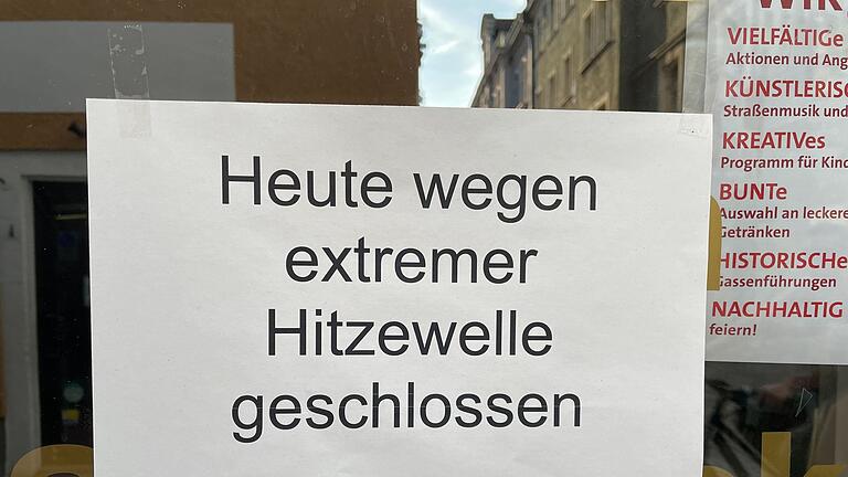 Hitze in Regensburg       -  Manchmal schließen wegen der Hitze sogar schon Geschäfte ihre Pforten. (Archivbild)