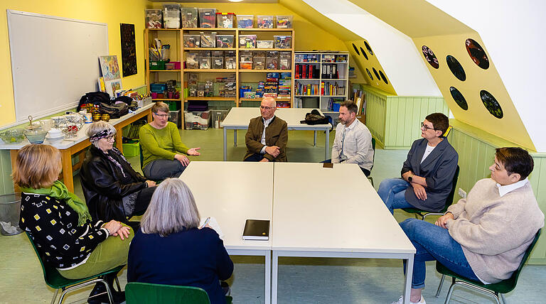 Der Lions Club in Bad Königshofen trifft sich einmal im Monat. Wer keine Zeit hat für eines der Treffen, spendet 15 Euro an einen guten Zweck.