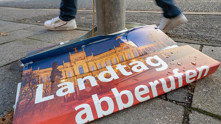 Das Volksbegehren zur Landtags-Auflösung ist beendet – und krachend gescheitert. Auch in Unterfranken war die Beteiligung sehr gering. Das Volksbegehren zur Landtags-Auflösung ist beendet – und krachend gescheitert. Auch in Unterfranken war die Beteiligung sehr gering.