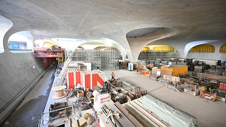 Rohbau des Bahnhofs Stuttgart 21 fertiggestellt.jpeg - Rohbau des Bahnhofs Stuttgart 21 fertiggestellt Auf der Baustelle des milliardenschweren Bahnprojekts Stuttgart 21 ist der Rohbau des Tiefbahnhofs mit seinen markanten Lichtaugen weitgehend fertiggestellt. +++ dpa-Bildfunk +++AGENTURBILD DPA picture-alliance.com picture alliance dpa-archiv dpa-langzeitarchiv Rohbau des Bahnhofs Stuttgart 21 fertiggestellt.jpeg - Rohbau des Bahnhofs Stuttgart 21 fertiggestellt Auf der Baustelle des milliardenschweren Bahnprojekts Stuttgart 21 ist der Rohbau des Tiefbahnhofs mit seinen markanten Lichtaugen weitgehend fertiggestellt. +++ dpa-Bildfunk +++AGENTURBILD DPA picture-alliance.com picture alliance dpa-archiv dpa-langzeitarchiv