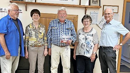 Unser Bild zeigt (v. l.): Lothar Kumpf, Waltraude Wirsching, Gerold Back, Christl Kissner und Norbert Schmitt. - Unser Bild zeigt (v. l.): Lothar Kumpf, Waltraude Wirsching, Gerold Back, Christl Kissner und Norbert Schmitt. Unser Bild zeigt (v. l.): Lothar Kumpf, Waltraude Wirsching, Gerold Back, Christl Kissner und Norbert Schmitt. - Unser Bild zeigt (v. l.): Lothar Kumpf, Waltraude Wirsching, Gerold Back, Christl Kissner und Norbert Schmitt.