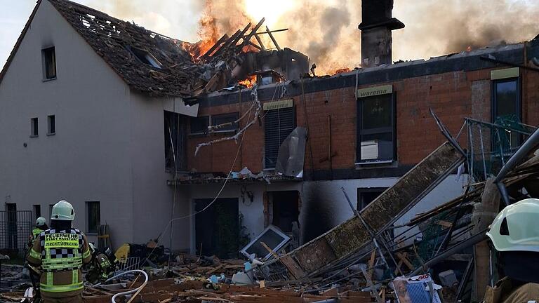 Ein Bild der Verwüstung bot sich den Einsatzkräften am Dienstagnachmittag auf der Hohen Wann. In dem Haus war es zu einer Explosion gekommen.