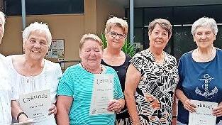 Unser Bild zeigt die Geehrten (von links) Otmar und Maria Seidl (jeweils 60 Jahre), Christa Hrubesch (60 Jahre), Gabriele Kanz (50 Jahre) Vorsitzende Gudrun Dax, Maria Schmid (60 Jahre) und Heidemarie Martin (60 Jahre).       -  Unser Bild zeigt die Geehrten (von links) Otmar und Maria Seidl (jeweils 60 Jahre), Christa Hrubesch (60 Jahre), Gabriele Kanz (50 Jahre) Vorsitzende Gudrun Dax, Maria Schmid (60 Jahre) und Heidemarie Martin (60 Jahre).