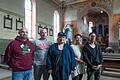 Frank, Christian, Cleo, Katrin und Carsten (von links) vom 'Ghosthunter Team Thüringen' wollen in der entweihten Alten Schutzengelkirche in Gräfendorf mit Geistern in Kontakt treten.