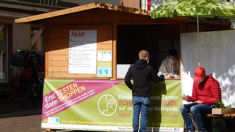 Einen Test an der Schnelltestbude auf dem oberen Marktplatz gibt es nur gegen Wohnsitznachweis: