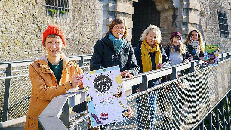 Die Veranstalterinnen des Fair liebt Kunst Festivals. Von vorne: Julia Heinrich, Carolin Stöcker, Anja Knieper, Maria Martin, Anja Wagenbrenner.