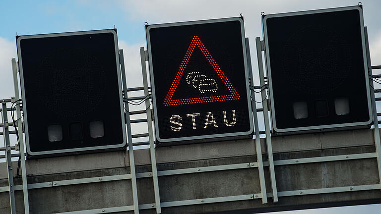 Stau (Symbolfoto). Stau (Symbolfoto).