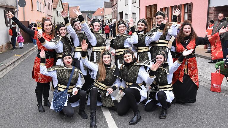 ECV Jugendshowtanzgruppe als Terracotta-Armee ECV Jugendshowtanzgruppe als Terracotta-Armee