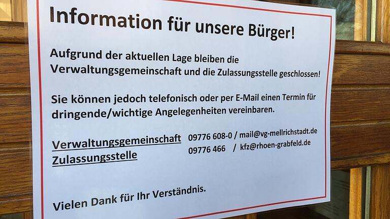 Weil Kfz-Zulassungsstellen wie hier in Mellrichstadt derzeit für Publikum geschlossen sind, haben Autohändler in Unterfranken ein Problem. Sie können viele Fahrzeuge nicht an die Kunden ausliefern.