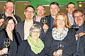 Ein Abend des Genusses: 110 Gäste besuchten die Prämierungsweinprobe des Weinbauvereins Oberschwarzach. Im Bild Winzer und Mitglieder des Weinbauvereins, (von links) oben Armin Zehner, Thomas Kraiß, Alfons Hespelein, Manfred Baumann, Andreas Groha und Jürgen Rebhann, unten Robert Ruppenstein, Katja Ruppenstein, Monika Lindner, Birgit Schanz, Thomas Behringer und Reiner Biegner.