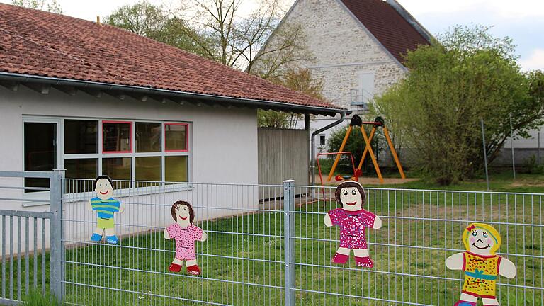 Auf der Nordseite des 1994 eröffneten Kindergartens &quot;Pusteblume&quot; in Sulzheim könnte der neue Krippenanbau entstehen.