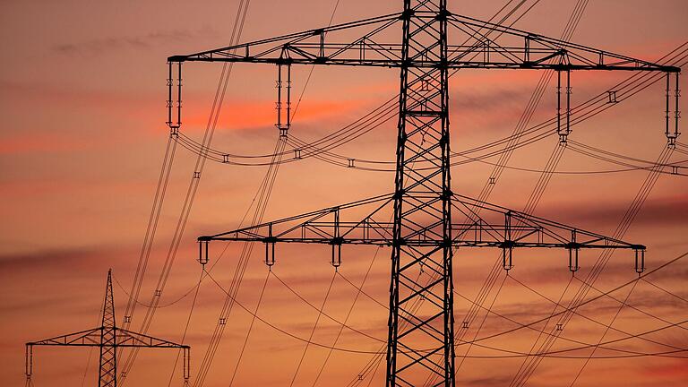 Zwei weitere neue Stromtrassen sollen -teilweise auch überirdisch – nach beziehungsweise durch Unterfranken verlaufen.       -  Die geplanten Stromtrassen sind derzeit ein diskutiertes Thema im Landkreis Bad Kissingen