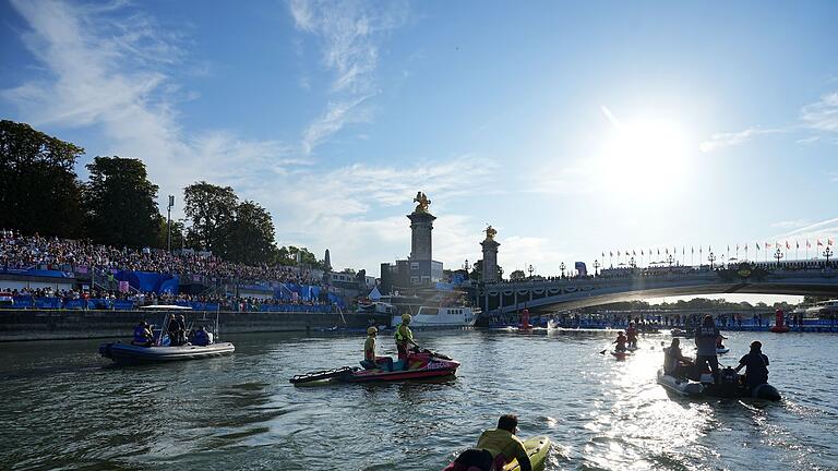 Paris 2024 - Freiwasserschwimmen       -  Das Ziel war an der Brücke Pont Alexandre III.