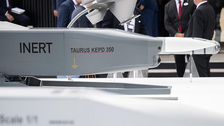 Internationale Luft- und Raumfahrtausstellung 2024       -  Ein Modell des Marschflugkörpers Taurus. (Archivbild)