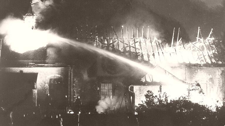 In der Nacht zum 11. September 1974 brannte der Konventbau lichterloh. In der Nacht zum 11. September 1974 brannte der Konventbau lichterloh.