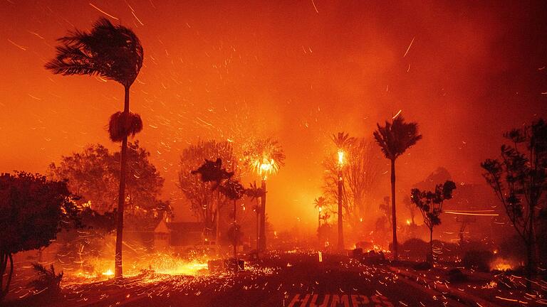 Waldbrände in Kalifornien       -  In der Feuerzone haben viele Hollywoodstars Villen.