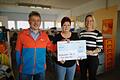 Bei der Spendenübergabe (von rechts): Heike Götz (HypoVereinsbank Bad Neustadt), Romy Straub (Vorsitzende der Bad Neustädter Tafel) und Rainer Beck (Filialleitung HypoVereinsbank)