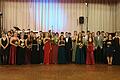 Die Teilnehmer des Tanzkurses in den drei 9. Klassen der beiden Realschulen Marktbreit auf dem Abschlussball im Dekanatszentrum Kitzingen mit Tanzlehrer Dominik Hamann (erster von rechts).