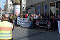 Der Infostand der rechtsradikalen Partei &bdquo;Der Dritte Weg&ldquo; wurde am Samstag von Gegendemonstranten begleitet. Die Polizei war stark vertreten, musste jedoch nicht eingreifen. Die Beamten sicherten vor allem die Zufahrt zur Tiefgarage &bdquo;Georg-Wichtermann-Platz.
