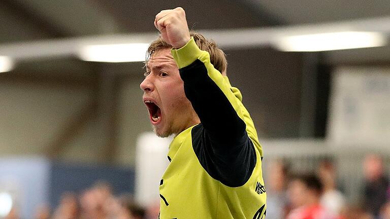Handball, Bayernliga, DJK Waldbüttelbrunn - HSC Bad Neustadt - Der Waldbüttelbrunner Sieg über Meister Bad Neustadt war auch mit sein Verdienst: Torwart Max Feuerbacher. Handball, Bayernliga, DJK Waldbüttelbrunn - HSC Bad Neustadt - Der Waldbüttelbrunner Sieg über Meister Bad Neustadt war auch mit sein Verdienst: Torwart Max Feuerbacher.