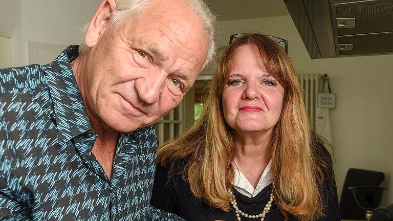 Die Gewinner der jüngst ausgestrahlten Fernseh-Kochsendung „Das perfekte Dinner“ in Würzburg: Julius Schmidt und Theresia Edskes in der Küche von Schmidt in seinem Haus in Würzburg. Die Gewinner der jüngst ausgestrahlten Fernseh-Kochsendung „Das perfekte Dinner“ in Würzburg: Julius Schmidt und Theresia Edskes in der Küche von Schmidt in seinem Haus in Würzburg.