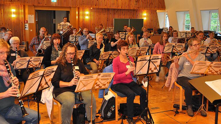 Beim Konzert präsentierten die Musiker 50 plus bekannte Filmmelodien. - Beim Konzert präsentierten die Musiker 50 plus bekannte Filmmelodien. Beim Konzert präsentierten die Musiker 50 plus bekannte Filmmelodien. - Beim Konzert präsentierten die Musiker 50 plus bekannte Filmmelodien.