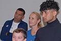 Momand Sidiquallah (rechts) vom KSV Kitzingen gewann seinen Kampf und sprach gemeinsam mit Trainerin Tanja Sadroda (Mitte) seinem jungen Klubkollegen Arthur Pabst (links) Mut zu.