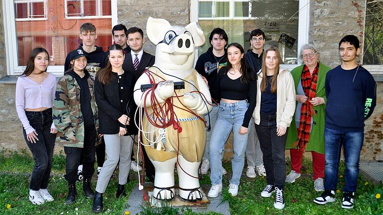 Auf dem Foto die Teilnehmenden am P-Seminar 'Wohn(t)räume - hier und anderswo'.