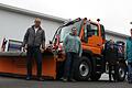 Der städtische Bauhof in Gerolzhofen hat einen neuen Unimog in Betrieb genommen. Das Fahrzeug hat gut 150 000 Euro gekostet. Im Bild (von links) Stefan Dülk, Verkaufsberater der Firma Herold, Bauhofleiter Michael Finster, Bürgermeister Thorsten Wozniak und Stadtbaumeisterin Maria Hoffmann.