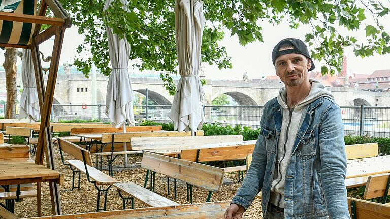 Keine Gäste wegen des schlechten Wetters? Heiko Fleischmann vom Biergarten 'Goldene Gans' sagt, dass es in seiner Zeit als Betriebsleiter noch nie so schlimm gewesen sei, wie in diesem Jahr.&nbsp;