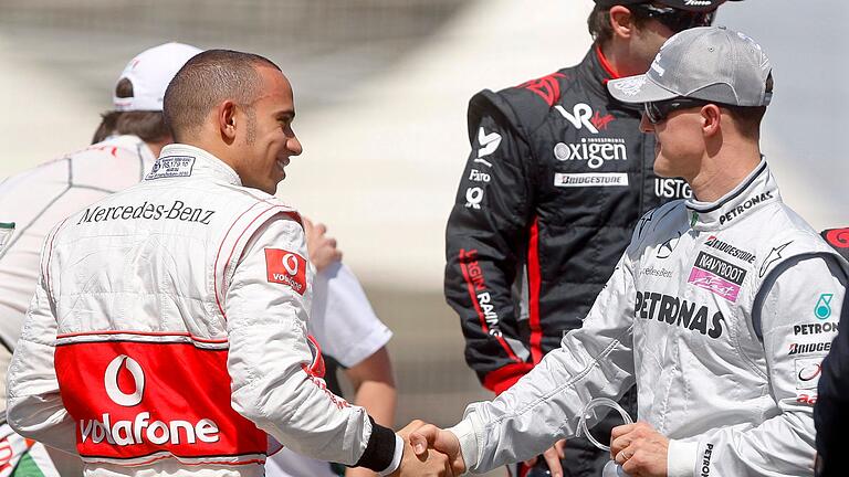 Lewis Hamilton und Michael Schumacher - Hamilton (l) geht Schumachers Weg. Lewis Hamilton und Michael Schumacher - Hamilton (l) geht Schumachers Weg.