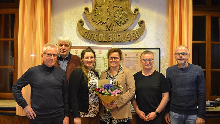 Die neue Führungsspitze der Gemeinde Dingolshausen: (von links) dritter Bürgermeister Norbert Meier, zweiter Bürgermeister Norbert Götz, Bürgermeisterin Nicole Weissenseel-Brendler, die ehemalige stellvertretende Bürgermeisterin Marion Heger sowie die beiden neuen Stellvertreter, Horst Werner und Guido Schreck. Die neue Führungsspitze der Gemeinde Dingolshausen: (von links) dritter Bürgermeister Norbert Meier, zweiter Bürgermeister Norbert Götz, Bürgermeisterin Nicole Weissenseel-Brendler, die ehemalige stellvertretende Bürgermeisterin Marion Heger sowie die beiden neuen Stellvertreter, Horst Werner und Guido Schreck.