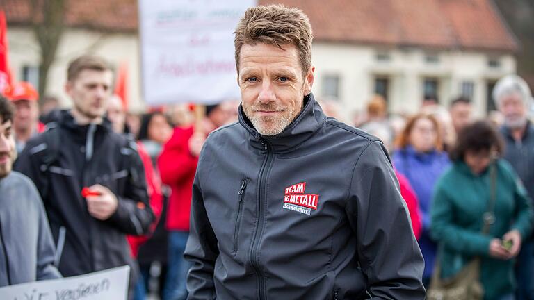 Stand als Redner und Gesicht der Gewerkschaft auf den Bühnen zahlreicher Kundgebungen im Jahr: Thomas Höhn, Erster Bevollmächtigter IG Metall Schweinfurt. Stand als Redner und Gesicht der Gewerkschaft auf den Bühnen zahlreicher Kundgebungen im Jahr: Thomas Höhn, Erster Bevollmächtigter IG Metall Schweinfurt.