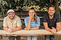 Gemeinsam planen sie am 18. September eine kulinarische Veranstaltung für alle Sinne auf dem Wendelinshof in Poppenhausen, von links: Grillexperte Tino Kraus, Veranstaltungsmanagerin Annika Bumm, Bartender Andreas Braun.